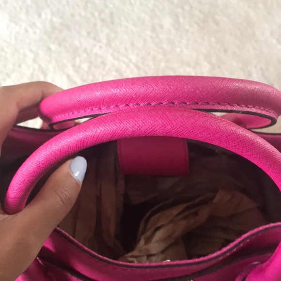 Unique and rare color Michael Kors purse! - Picture 4 of 5